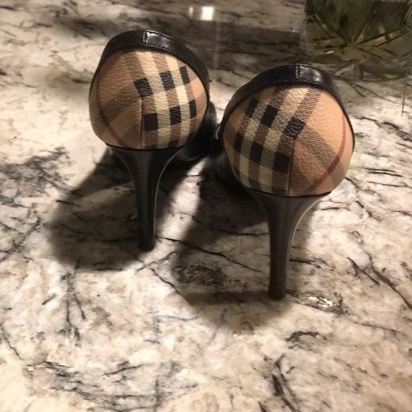 Authentic Burberry heels - Picture 3 of 7